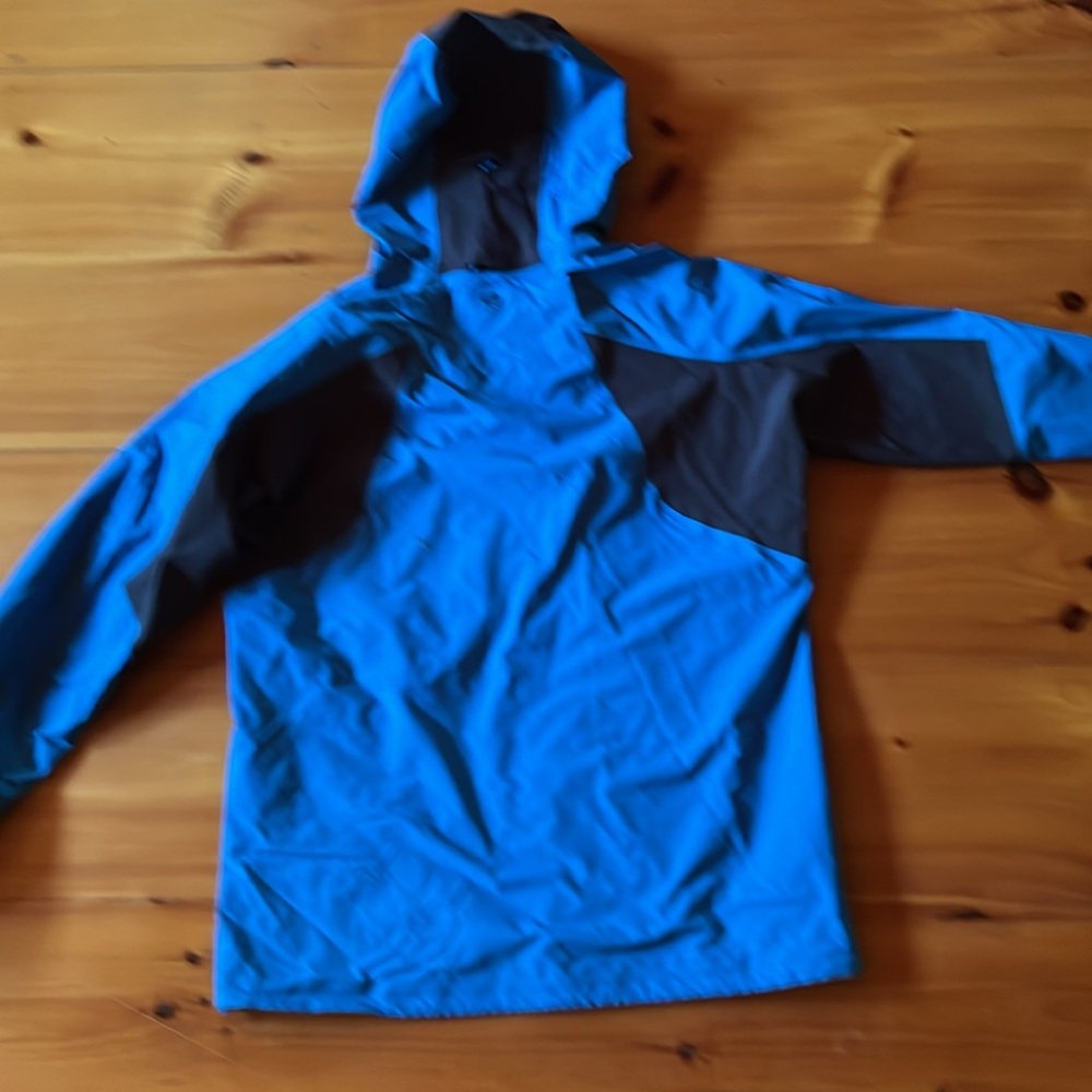 Mountain Hardwear Blue Raincoat with Hood and Weather-Resistant Material - Picture 2 of 7